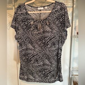 New York & Company Black and White Abstract Blouse